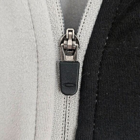 OAKLEY Logo Gray Black 1/4 Zip Athletic Pullover Shirt Mens Size Small - Picture 5 of 11